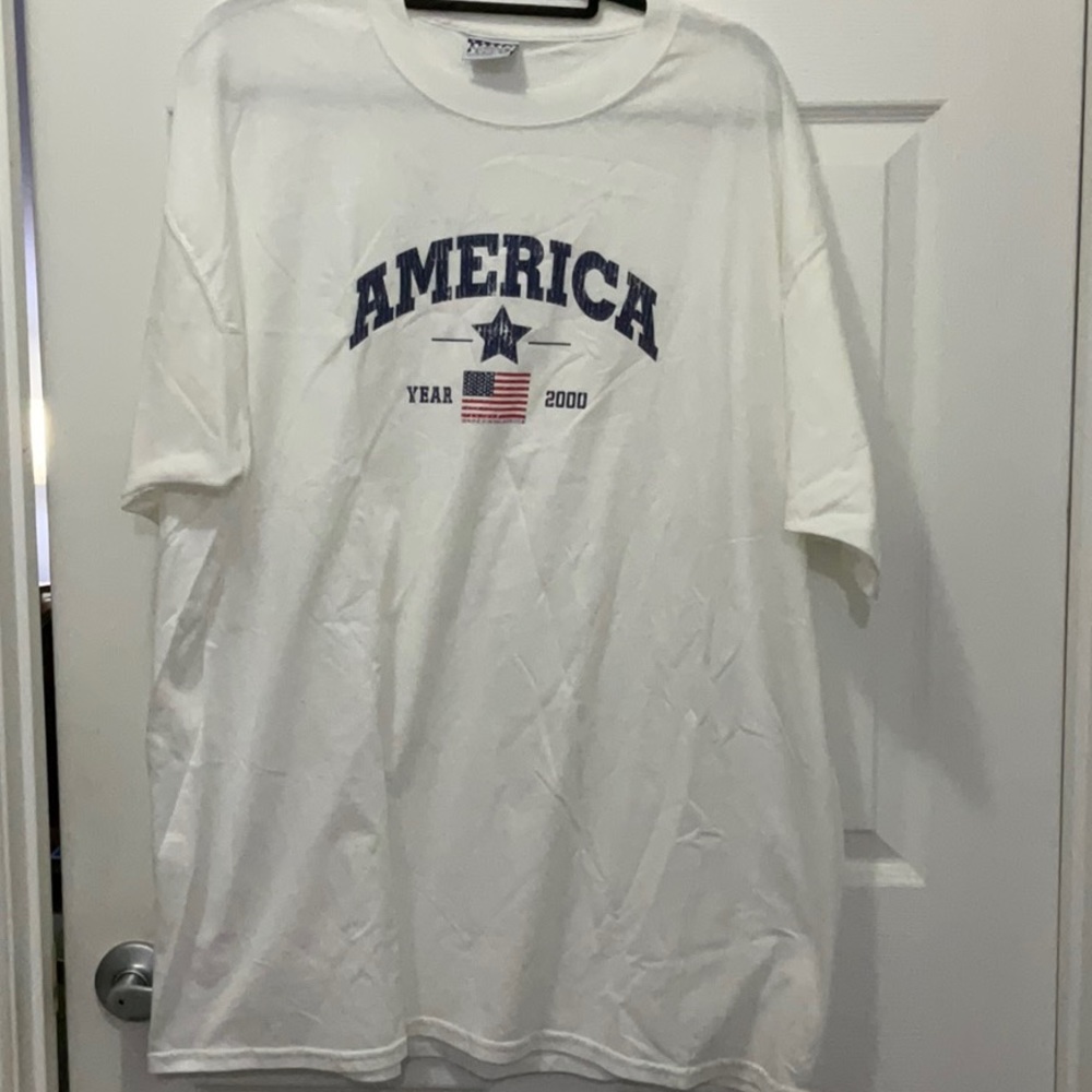 NWOT Sonoma  America Year 2000 Print Tee